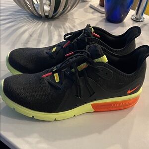 Nike Men's Black and Neon Yellow Athletic Shoes